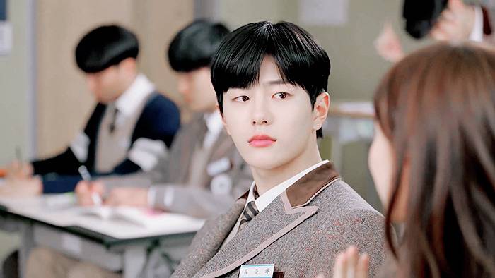 기억해..? 복도에서 떠들다.. 같이 혼나던 우리 둘... 기억 조작이 따로 없는 하이틴 웹드 | 인스티즈