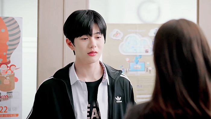 기억해..? 복도에서 떠들다.. 같이 혼나던 우리 둘... 기억 조작이 따로 없는 하이틴 웹드 | 인스티즈