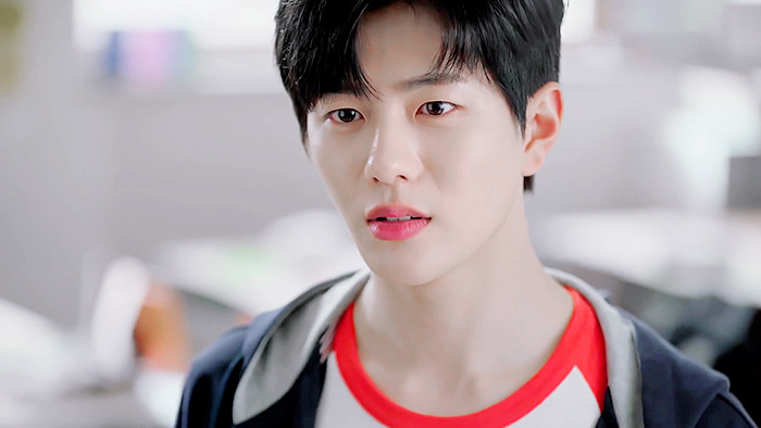 기억해..? 복도에서 떠들다.. 같이 혼나던 우리 둘... 기억 조작이 따로 없는 하이틴 웹드 | 인스티즈