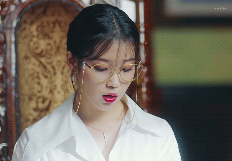 데뷔 12주년을 맞아 단독 미니콘서트를 하는 가수 아이유 | 인스티즈