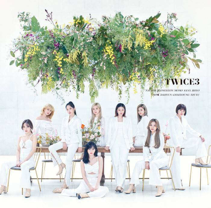 트와이스 日 베스트 3집, 오리콘 주간 앨범 차트 정상… 통산 7번째 1위 | 인스티즈
