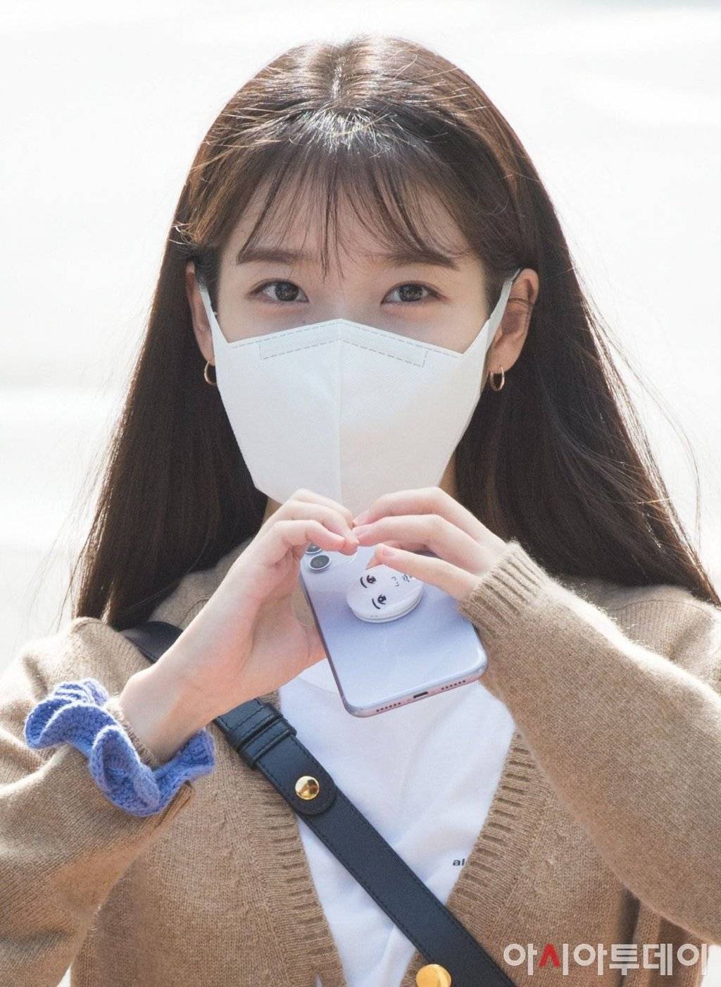 유스케 출근한 오늘자 아이유 | 인스티즈