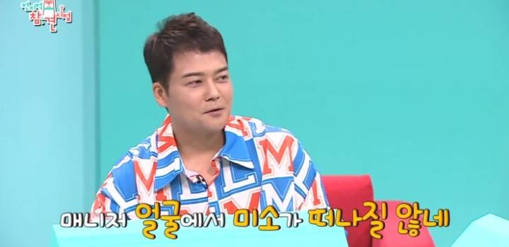 얼굴 표정 극명하게 차이 나는 오마이걸 매니저ㅋㅋㅋ.jpg | 인스티즈