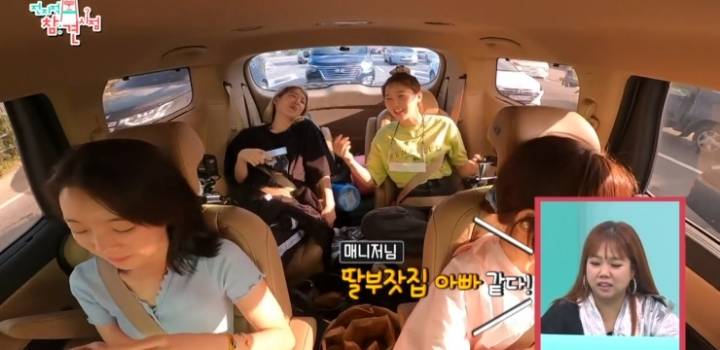 얼굴 표정 극명하게 차이 나는 오마이걸 매니저ㅋㅋㅋ.jpg | 인스티즈