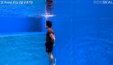 미 Navy SEAL에서 실제로 하는 포박 수영 훈련 보여주는 이근 대위.gif | 인스티즈