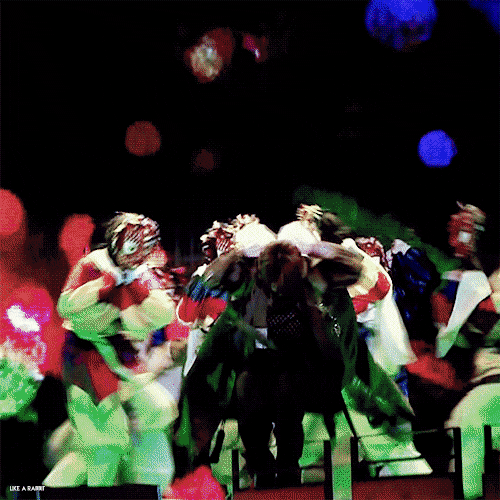 경복궁에서 한복 입고 무대한 방탄소년단.gif | 인스티즈