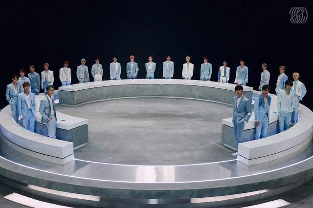 총 23명인 아이돌 그룹 단체 사진이 뜨면 벌어지는 일 | 인스티즈