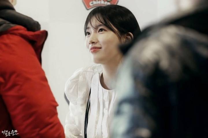 팬들 눈빛으로 조련하는 수지 | 인스티즈