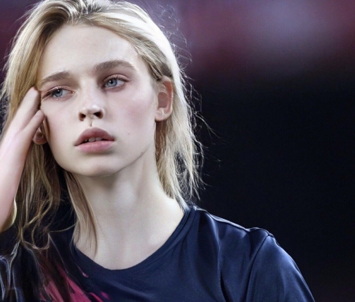 남초 커뮤니티마다 반응폭발한 바르샤 프랭키 데용 여자 버전.jpg | 인스티즈