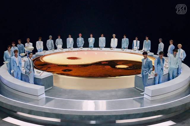 총 23명인 아이돌 그룹 단체 사진이 뜨면 벌어지는 일 | 인스티즈