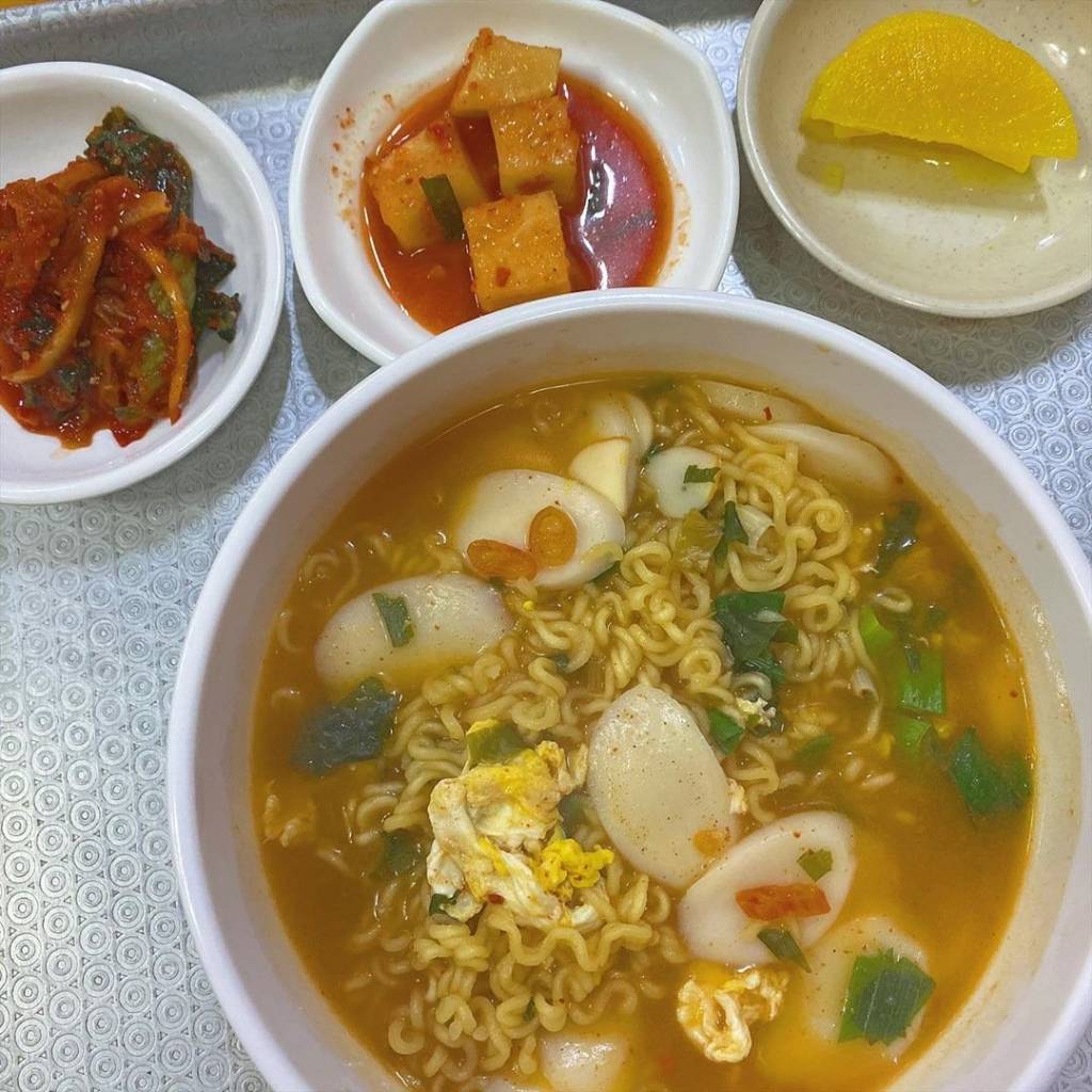 라면에 들어 간 떡 호 vs 불호 | 인스티즈