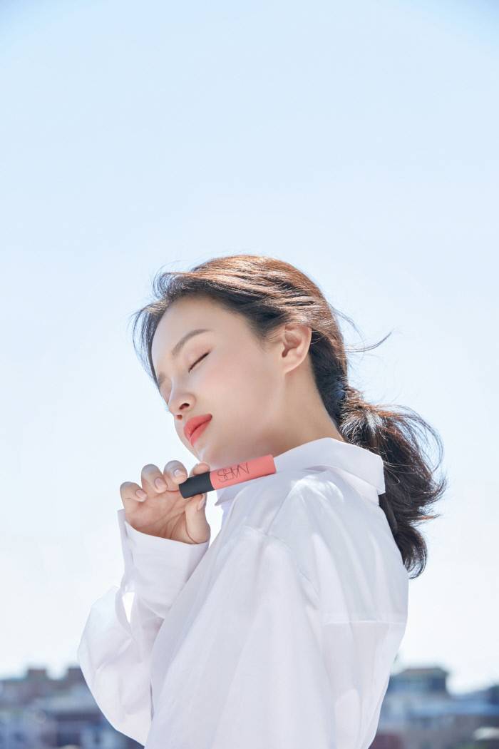 '나스' 뮤즈된 이하이, 청량미 넘치는 근황 | 인스티즈