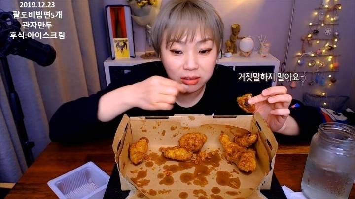 먹방 유튜버가 이해하지 못한 식사 | 인스티즈