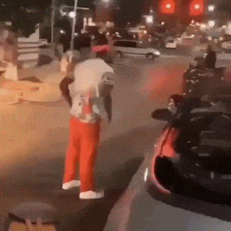 덩치만 믿고 남자랑 싸우는 여성.gif | 인스티즈