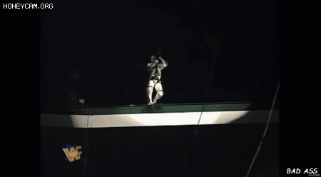 [WWE] 높은곳에서 뛰어내리는 스턴트시범을 직접하는 75세 빈스맥맨.gif | 인스티즈