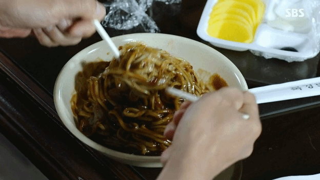 짜장면 땡기게 하는 드라마.gif | 인스티즈