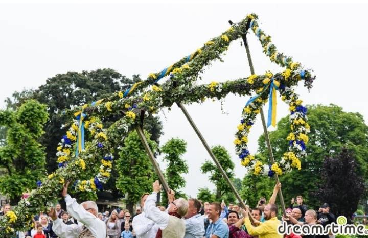스웨덴 축제 가고싶어지는 영화 미드소마.jpg | 인스티즈