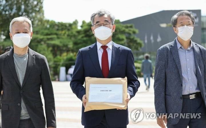 이제 막 글로벌 컨텐츠로 떡상중인 K-컬쳐 망하게 하는게 목적인거 같은 도서정가제 | 인스티즈