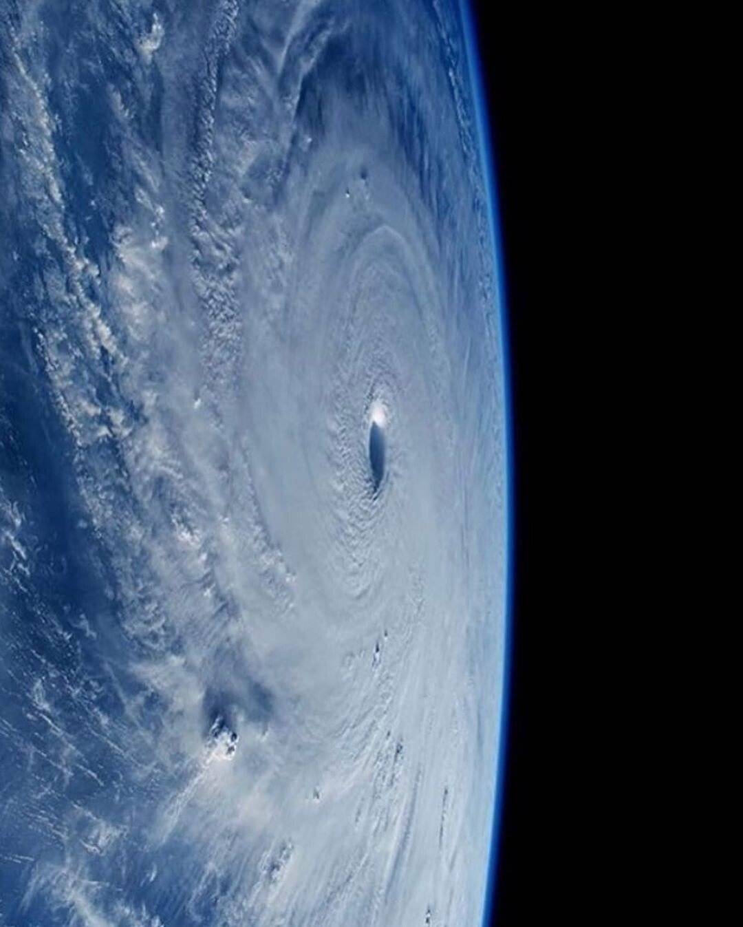 ISS에서 촬영한 태풍 마이삭(MAYSAK, 2015) | 인스티즈