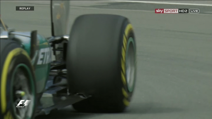 무슨 기술인지 몰라도 신기한 F1 차량 타이어의 움직임.gif | 인스티즈