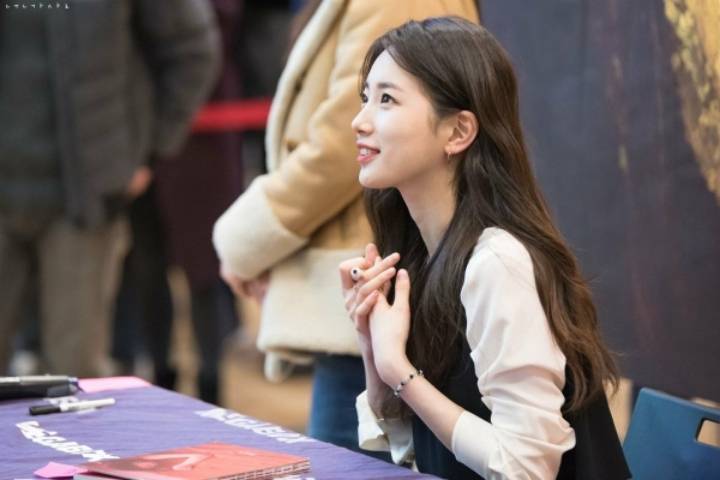 팬들 눈빛으로 조련하는 수지 | 인스티즈