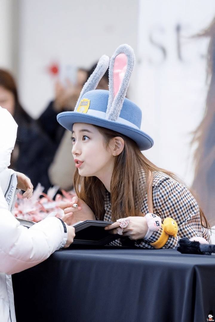 팬들 눈빛으로 조련하는 수지 | 인스티즈