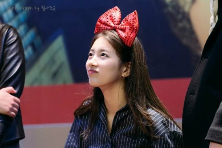 팬들 눈빛으로 조련하는 수지 | 인스티즈