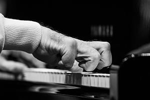 냉혹한 강철의 피아니스트 | 인스티즈