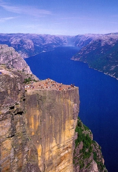 노르웨이의 프레케스톨렌(preikestolen) 절벽.jpg | 인스티즈