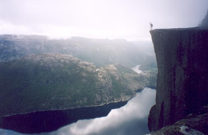 노르웨이의 프레케스톨렌(preikestolen) 절벽.jpg | 인스티즈