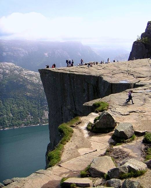 노르웨이의 프레케스톨렌(preikestolen) 절벽.jpg | 인스티즈