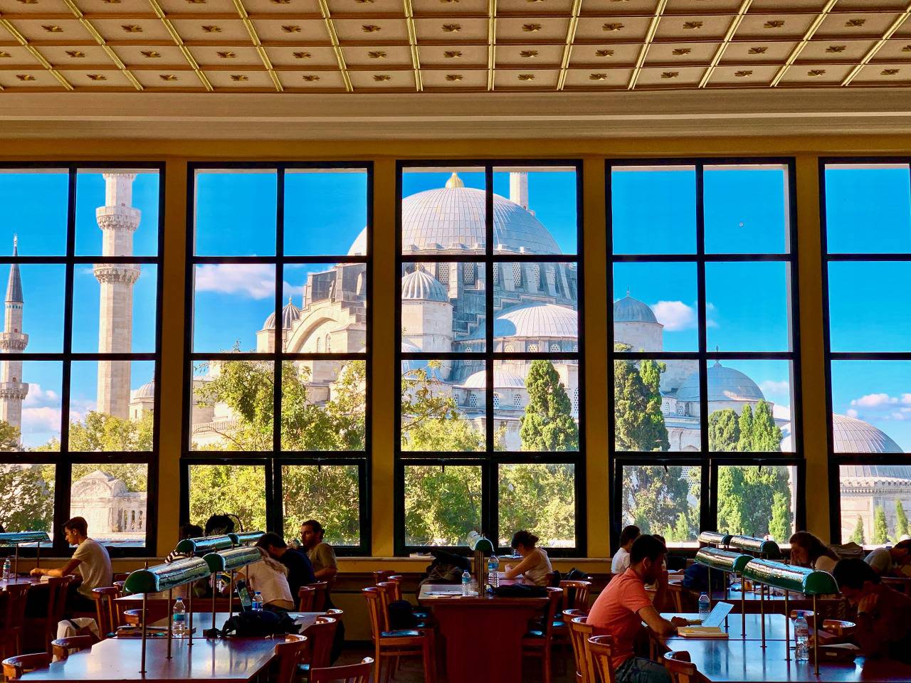 이스탄불의 한 도서관 창밖풍경 | 인스티즈