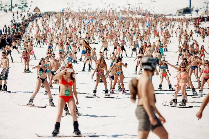 시베리아에서 매년 열리는 비키니 스키 축제 | 인스티즈