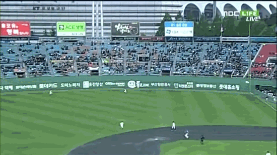 3루로 가는 최단거리를 개척한 채럼버스.gif | 인스티즈