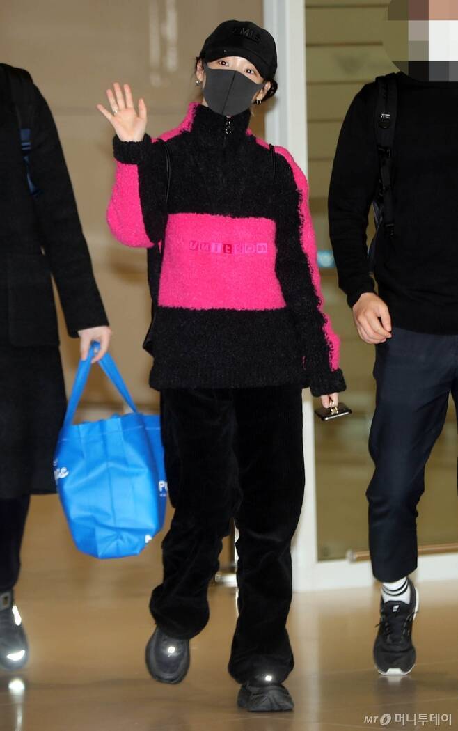 크리스마스 선물로 귀국한 아이유 | 인스티즈