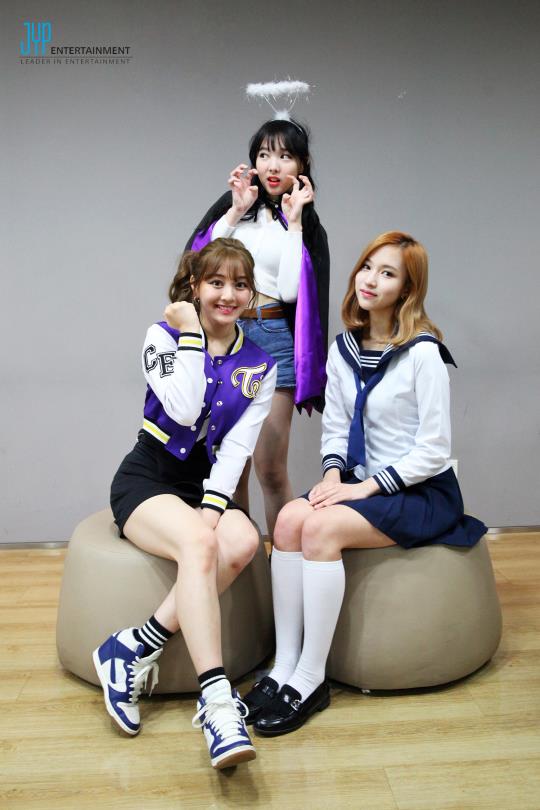 [트와이스] 뮤비의상 멤버별 개인사진 | 인스티즈