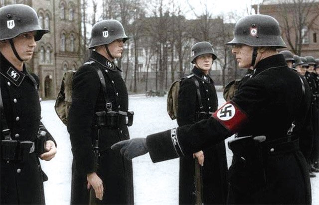 히틀러가 젊은이들을 현혹시키기 위해 만들었던 나치제복.jpg | 인스티즈