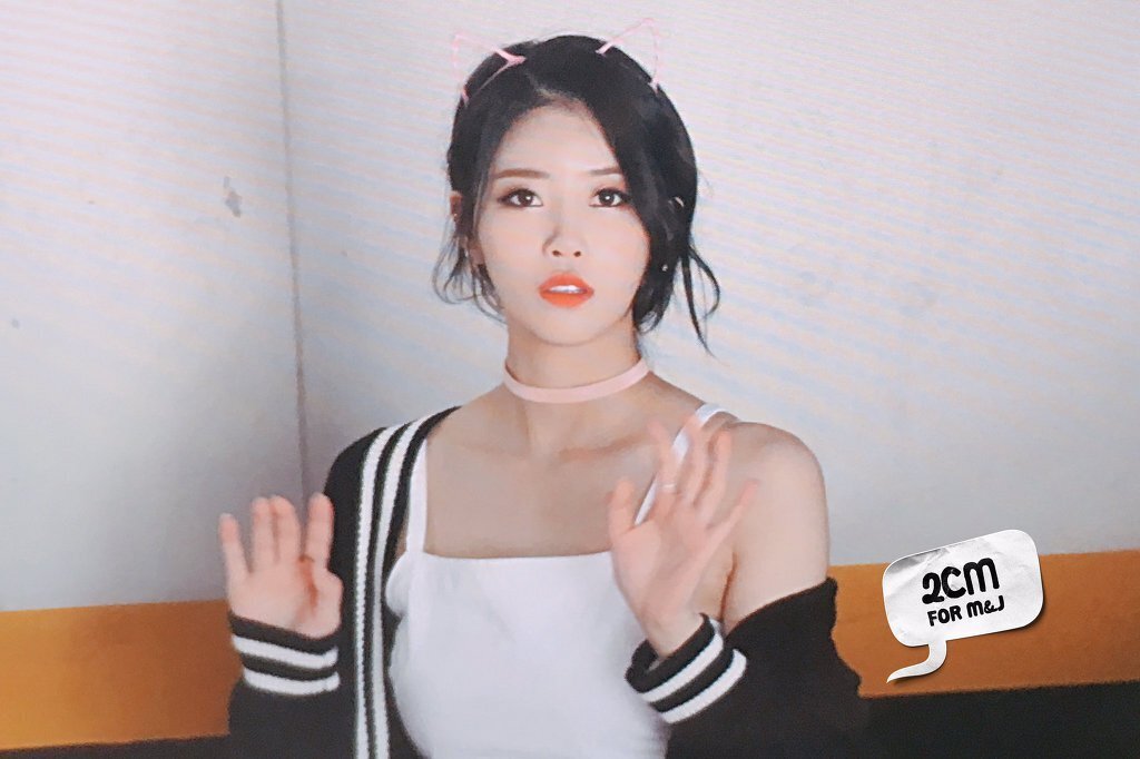 고양이 머리띠에 고양이 자세 러블리즈 미주.jpgif | 인스티즈