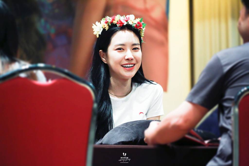 [에이핑크] 갑자기 맘스터치가 땡겨서 나은이 | 인스티즈