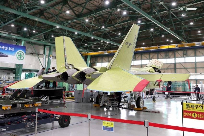 3.1절에 공개된 엔진까지 장착한 한국형 전투기 KF-X 시제 1호기 (영상포함) | 인스티즈