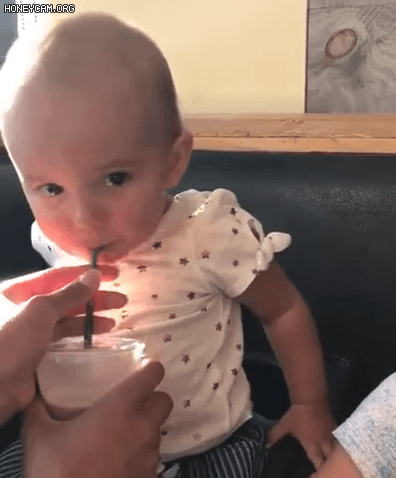 처음으로 춰컬릿 우유 맛본 아기.gif | 인스티즈