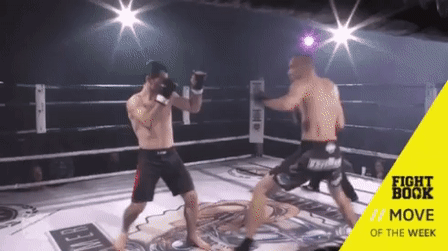 경기 도중 탈구된 상대 어깨 끼워주는 선수.gif | 인스티즈