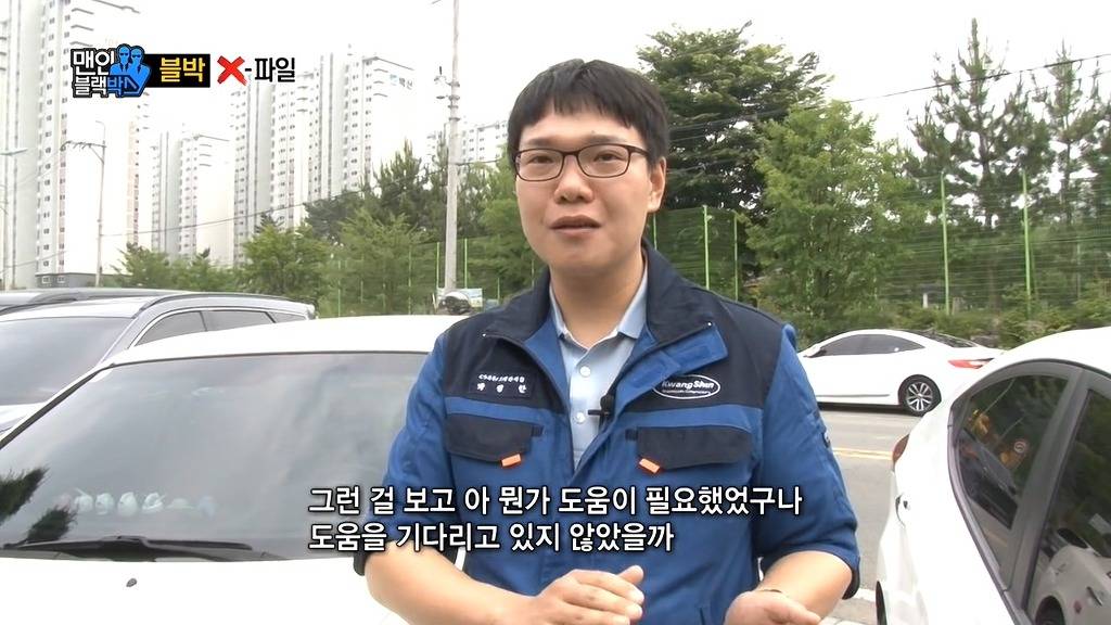 사람에게 도움을 청하는 강아지들 | 인스티즈
