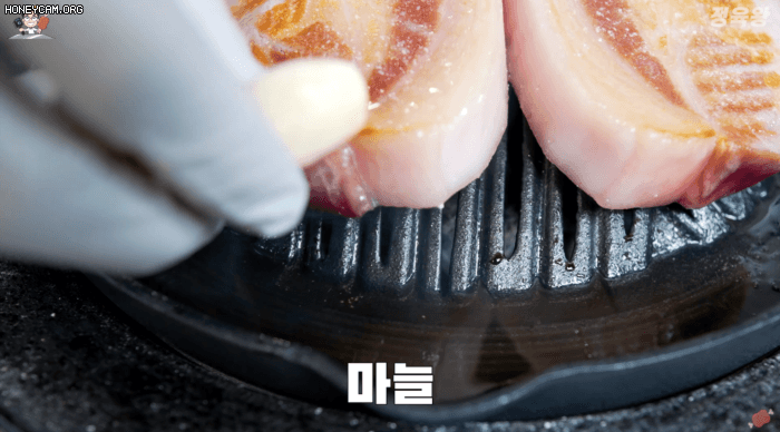 야심한 시각, 뼈등심 구이 풀코스.gif | 인스티즈