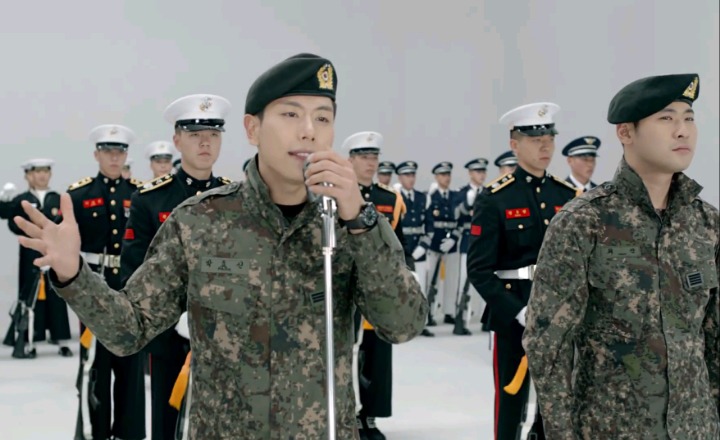 연예인들이 군 입대 했을 동안만 볼수있는 진귀한 광경 | 인스티즈