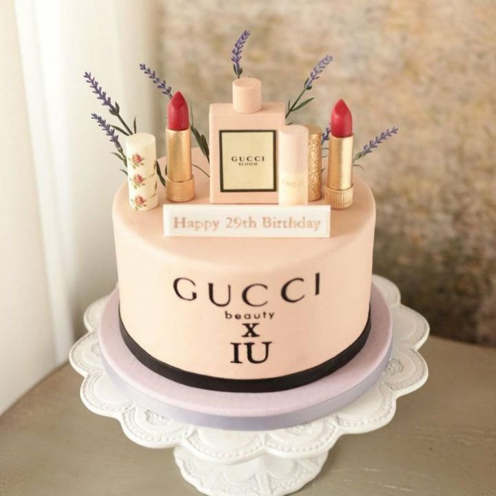 구찌가 보내준 아이유 생일케이크 퀄리티 | 인스티즈