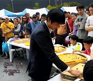 웃으며 아이들 한 명 한 명 짓밟는 | 인스티즈