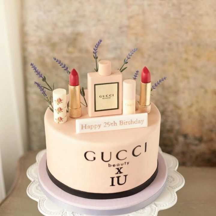 구찌가 보내준 아이유 생일케이크 퀄리티 | 인스티즈