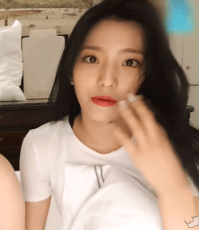 자기 전에 모두들 굿나잇하시라는 의미로 이새롬 사진.jpgif | 인스티즈