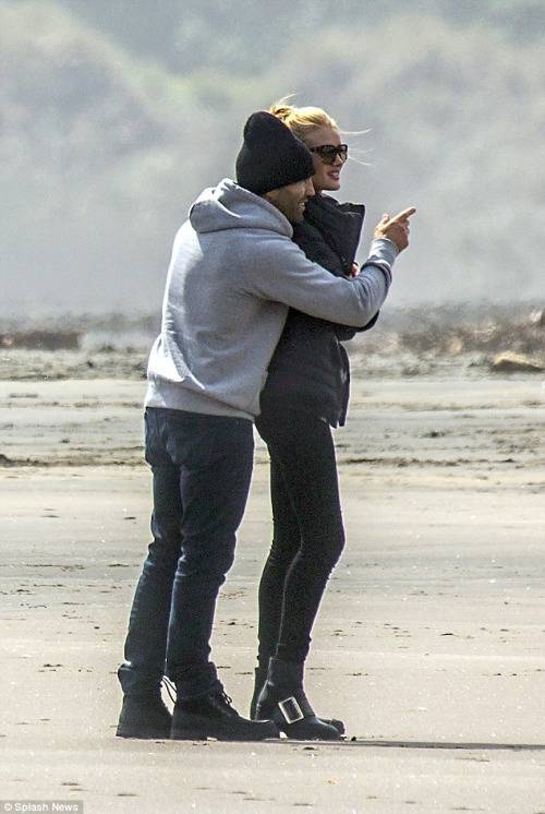 꿀 떨어지는 제이슨 스타뎀-로지 헌팅턴 휘틀리 커플 | 인스티즈